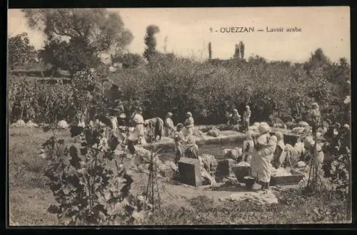AK Ouezzan, Lavoir arabe, Waschfrau