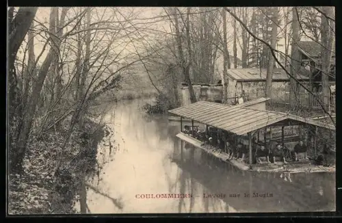 AK Coulommiers, Lavoir sur le Morin, Waschfrau