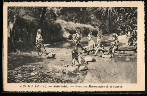 AK Oudja, Sidi-Yahia, Femmes Marocaines à la source, Waschfrau