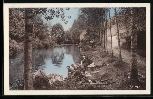 AK La Chapelle-Mouliére /Vienne, Saint-Claude et son Lavoir, Waschfrau