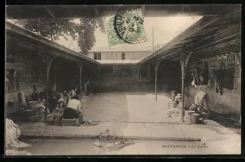 AK Brévannes, Le Lavoir, Waschfrau