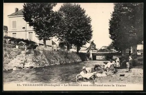 AK Terrasson /Dordogne, Le Brasset à son confluent avec la Vézère, Waschfrau
