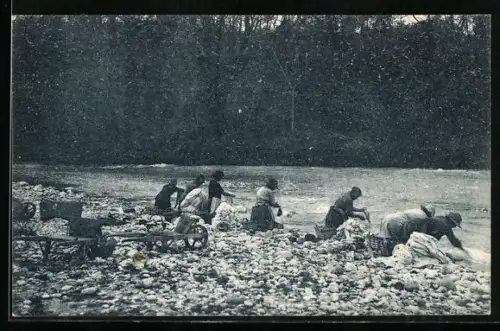 AK La Colle-sur-Loup, Le Lavandières aux bords au Loup, Waschfrau