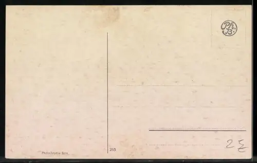 AK Drei Personen auf einem Schlitten vor der Abfahrt