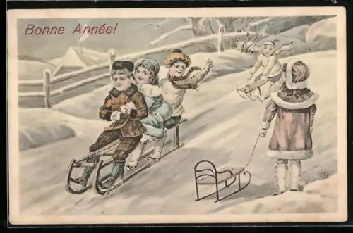 AK Kinder fahren mit ihren Schlitten den Berg hinunter