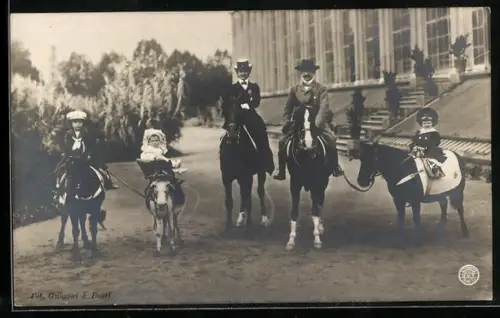 AK Königspaar mit Kindern auf Pferden u. Ponies vor einem Palast