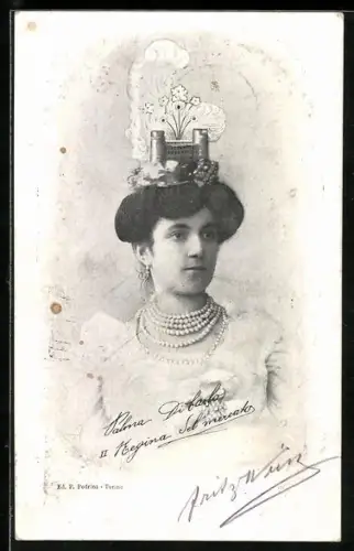 AK Königin von Italien, Portrait mit Turmgebäude auf dem Kopf