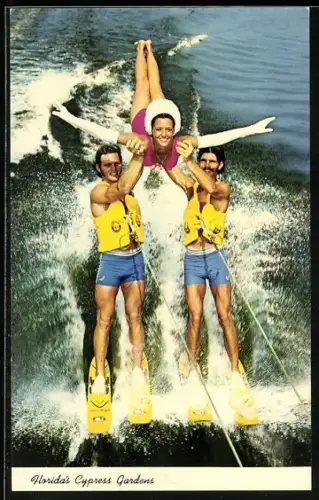 AK Cypress Gardens, FL, Zwei Männer tragen eine Frau beim Wasserski, Wassersport