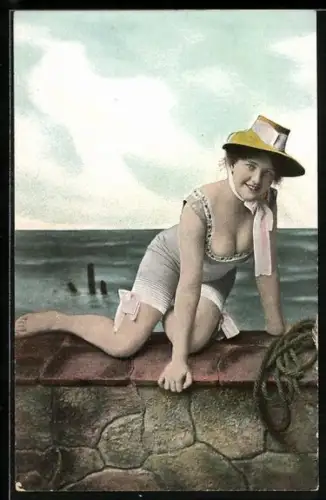 AK Junge Frau im Badeanzug mit freizügigem Ausschnitt