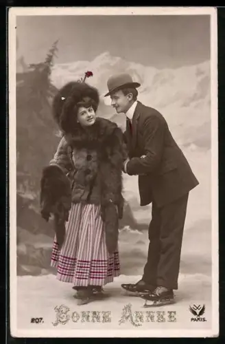 AK Mann und Frau auf Schlittschuhen im Atelier