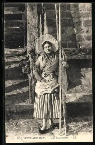 AK Boulogne-sur-Mer, Fischerfrau mit Netz