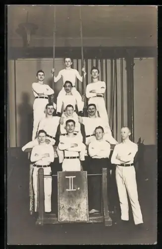 Foto-AK Gruppenfoto von Turnern