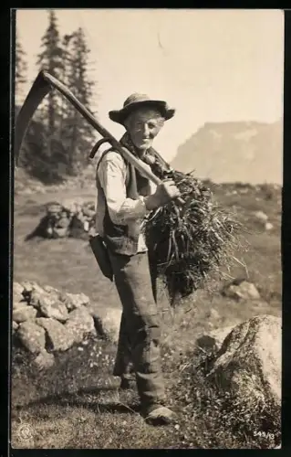 AK Bauer mit Sense und Heu