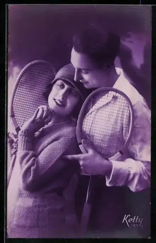 Foto-AK Ketty Nr. 133: Paar mit Tennisschlägern und Ball