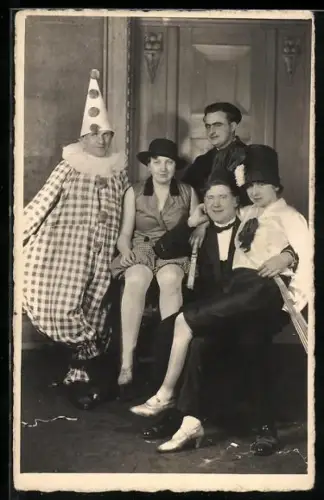 Foto-AK Gruppe in Kostümen für einen Maskenball 1929
