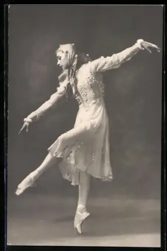 AK Ballett-Tänzerin im Kostüm beim Tanz