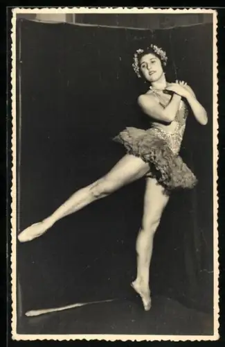 Foto-AK Balletttänzerin im Kostüm