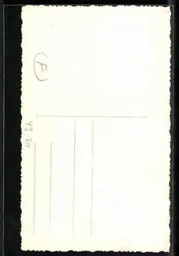 Foto-AK Kleiner Pierrot an einem Tisch