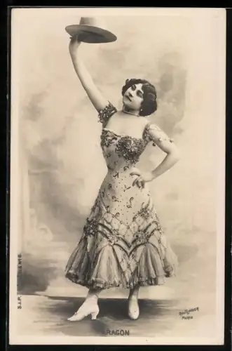 Foto-AK Atelier Reutlinger, Paris, Schauspielerin Aragon in Tanzpose