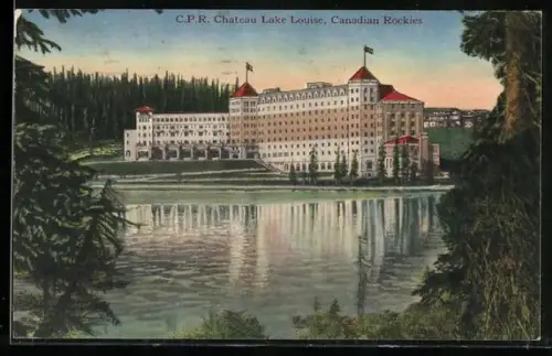 AK Chateau Lake Louise, View of the Chateau in the Canadian Rockies