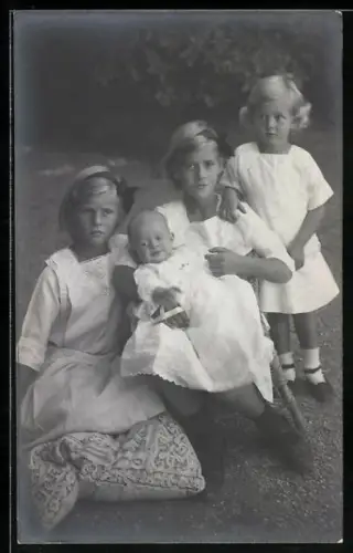 Foto-AK Die Kinder des Prinzen Andreas von Griechenland