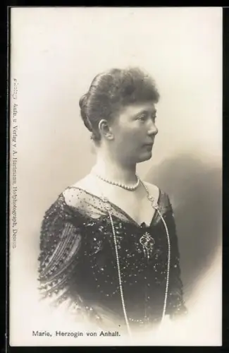 AK Marie, Herzogin von Anhalt im Dreiviertelportrait