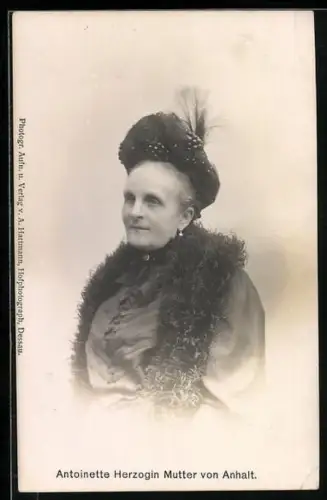 AK Antoinette Herzogin Mutter von Anhalt mit Hut