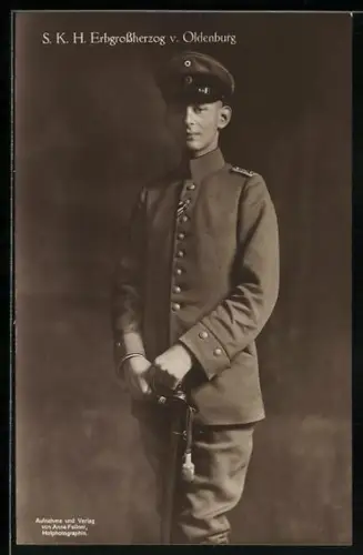 AK S. K. H. Erbgrossherzog von Oldenburg in Uniform mit Band zum EK II 1914 und Säbel