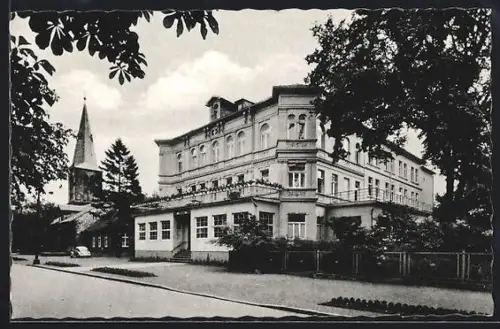 AK Bad Driburg, Strassenpartie mit Heim der Westf. Frauenhilfe