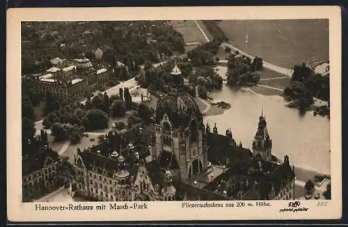 AK Hannover, Vogelschau auf Rathaus mit Masch-Park