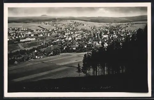 AK Weipert, Blick auf den Ort von einer Anhöhe aus