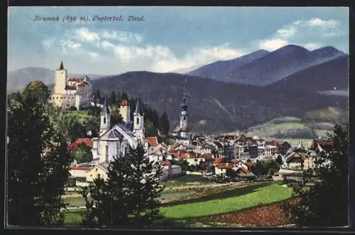 AK Bruneck /Tirol, Totalansicht mit Schloss
