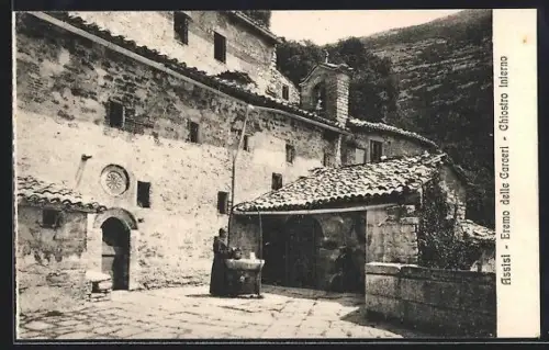 AK Assisi, Eremo delle Carceri, Chiostro interno