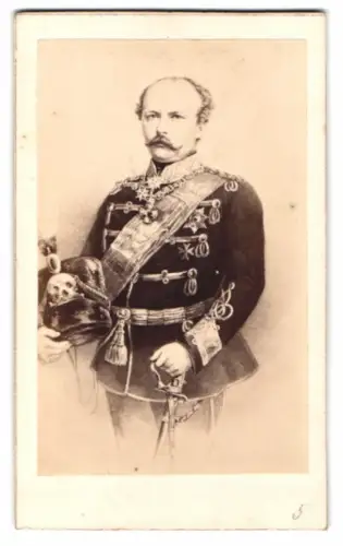 Fotografie Portrait Prinz Friedrich Karl von Preussen in Husaren Uniform mit Totekopf Kolpak