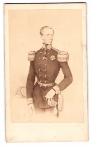 Fotografie Portrait Maximilian von Österreich, Kaiser von Mexiko in jungen Jahren, Uniform mit Orden