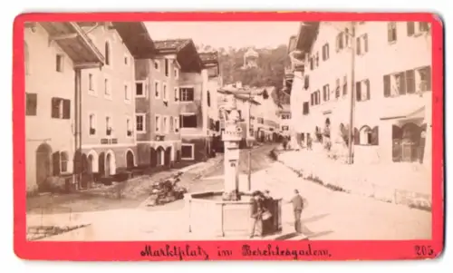Fotografie Baldi, Salzburg, Ansicht Berchtesgaden, Blick auf den Marktplatz mit Brunnen