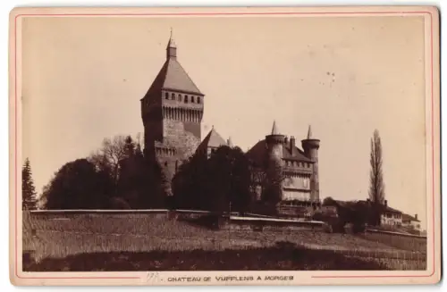 Fotografie A. Garcin, Geneve, Ansicht Vufflens-le-Chateau, Chateau de Vuffles a Morges, Blick zum Schloss