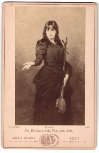 Fotografie Gustav Schauer, Berlin, Gemälde: Die Bettlerin vom Pont des Arts, nach N. Sichel