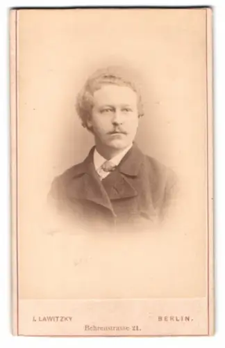 Fotografie J. Lawatzky, Berlin, Student H. Immendorf (Immo) im Anzug, 1882
