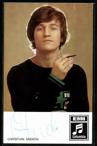 AK Musiker Christian Anders mit Zigarillo porträtiert, Autograph