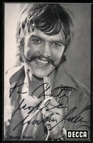 AK Musiker Martin Mann mit Mikrophon, Autograph