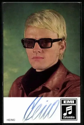 AK Sänger Heino mit dunkler Brille portraitiert, Autograph