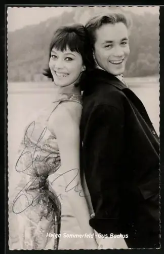 AK Musiker Helga Sommerfeld und Gus Backus Rücken an Rücken, Autograph