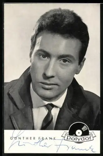 AK Musiker Günther Frank blickt den Betrachter an, Autograph