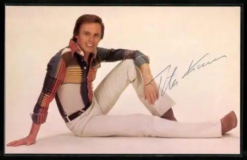 AK Musiker Peter Kraus im gestreiften Hemd portraitiert, Autograph