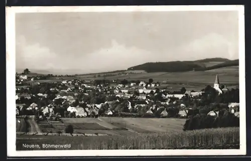 AK Neuern /Böhmerwald, Totalansicht mit Feldern