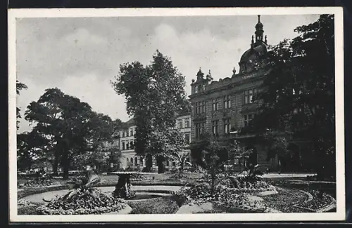 AK Pilsen, Anlage mit Brunnen und Turmgebäude