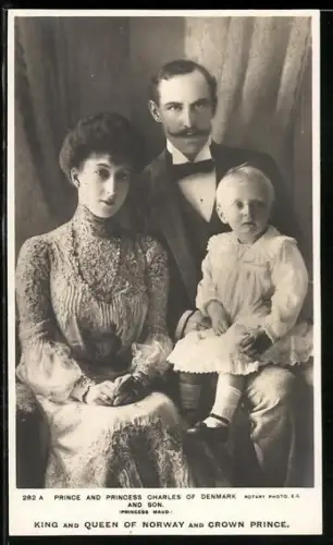 AK König Haakon VII. von Norwegen mit Königin Maud und dem Kronprinzen Olav