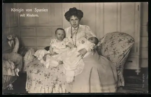 AK Königin von Spanien mit ihren Kindern