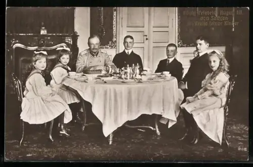 AK König Friedrich August III. von Sachsen im Kreise seiner Kinder im Königlichen Residenzschloss